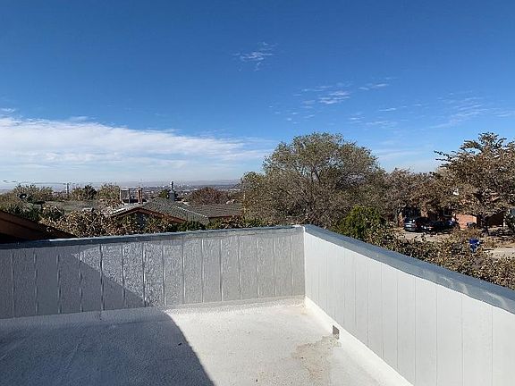 5th image of 637 Turner Dr NE