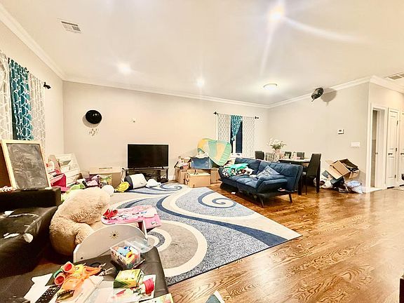 2nd image of 343 Rose Ave #2