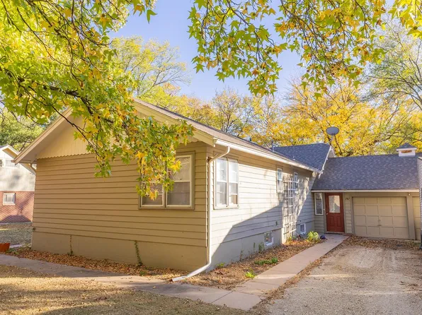 207 E 25th St, North Newton, KS 67117