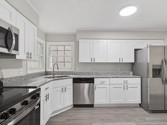 2nd image of 824 Lancaster Ln