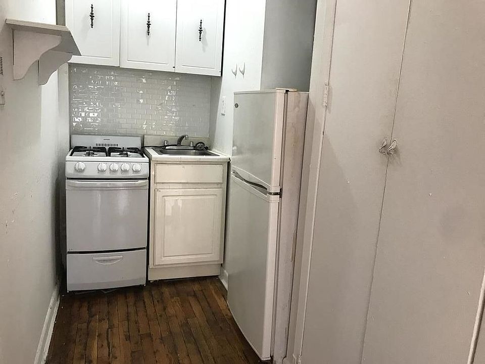 2nd image of 428 W 46th St APT 3C
