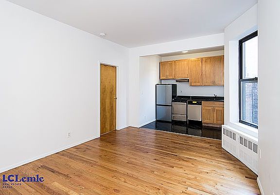 4th image of 1324 Lexington Ave APT 21