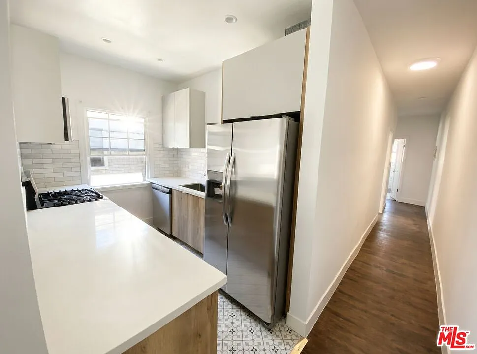 3 bed, 2.0 bath, 700 sqft, $3,300 — Photo 1