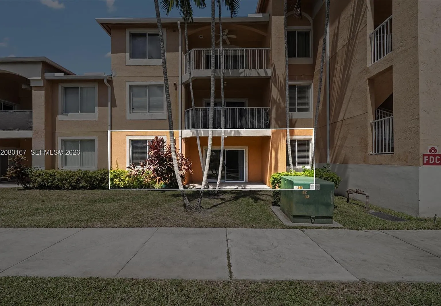 Courtyards At Davie Condo — Photo 2