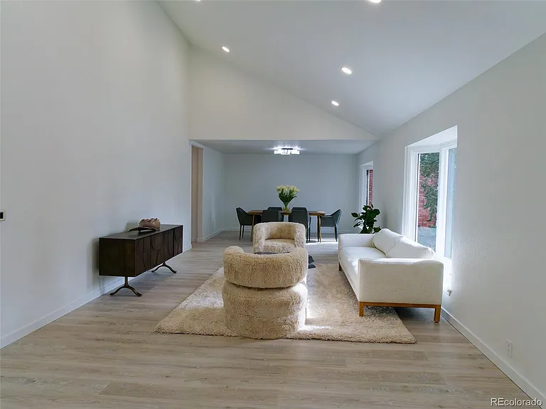 5927 S Yates Ct — Photo 8