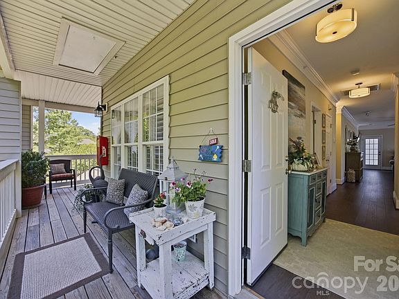 2nd image of 8942 Rosalyn Glen Rd