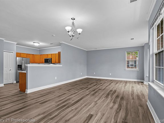 2nd image of 3981 Elizabeth Ave