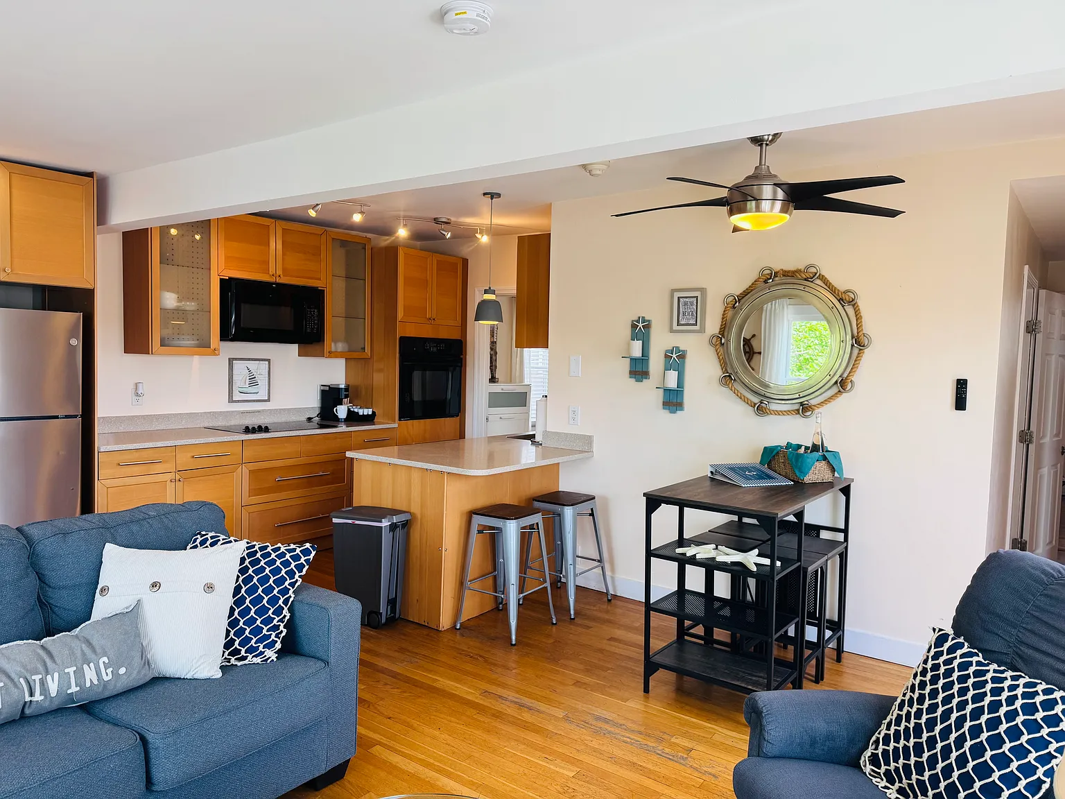 635 Thames St — Photo 4