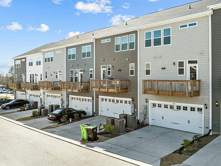 983 Parkstone Towne Blvd — Photo 36