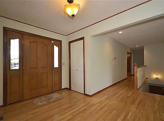 2nd image of 14 Town View Cir