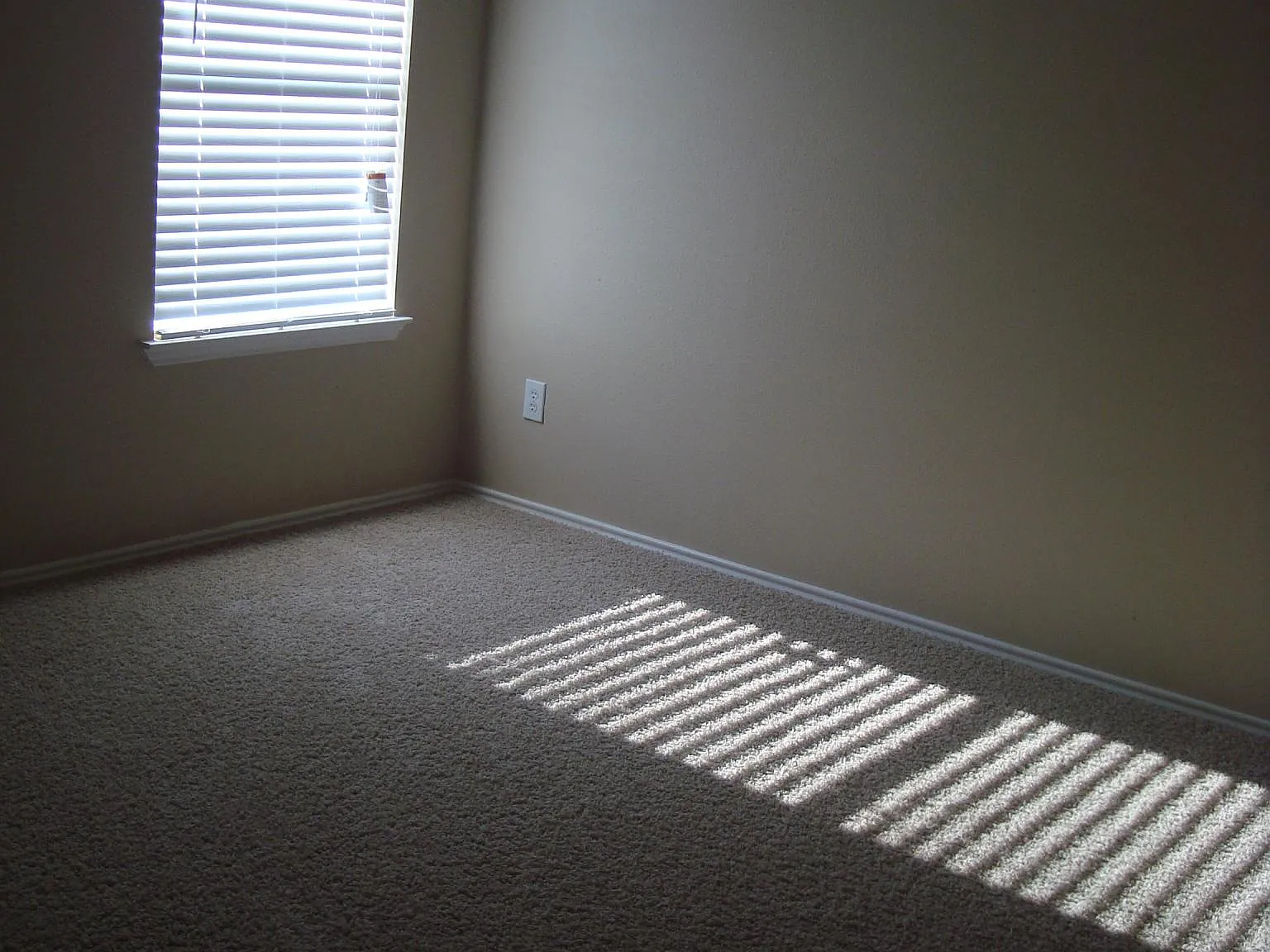 3 bed, 1964 sqft, $1,675 — Photo 2