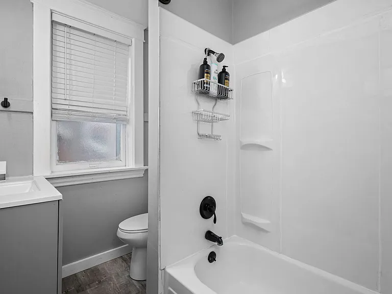 4915 Nottingham Ave #2F — Photo 1