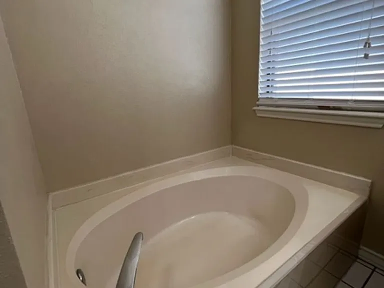 13913 Dasmarinas Dr — Photo 33