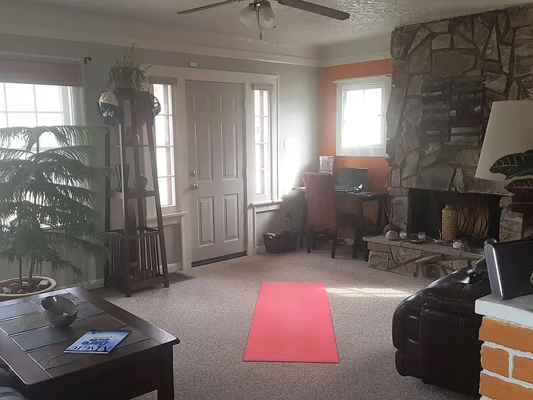 532 Parkhill Dr — Photo 5