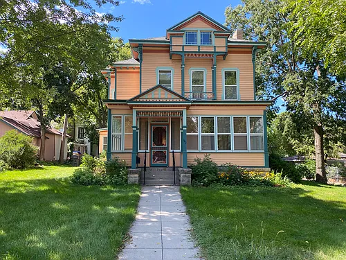 120 Center St Photo 1