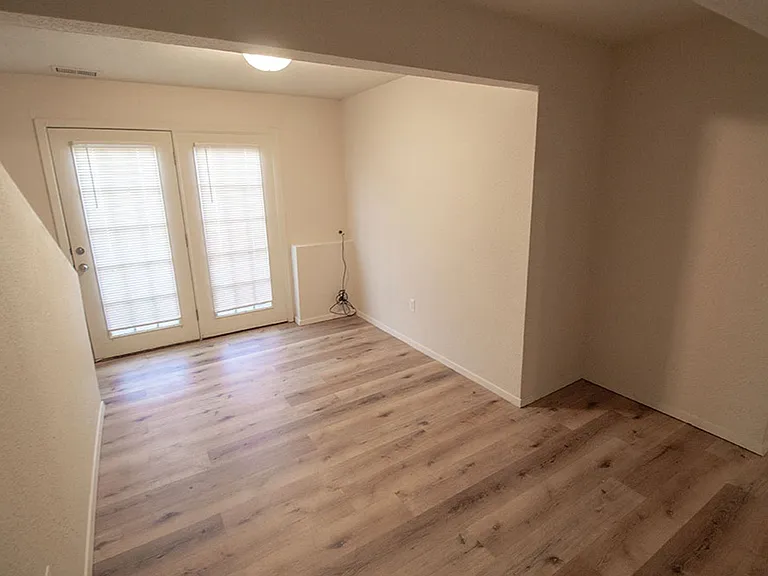 1007 W Ash St — Photo 24