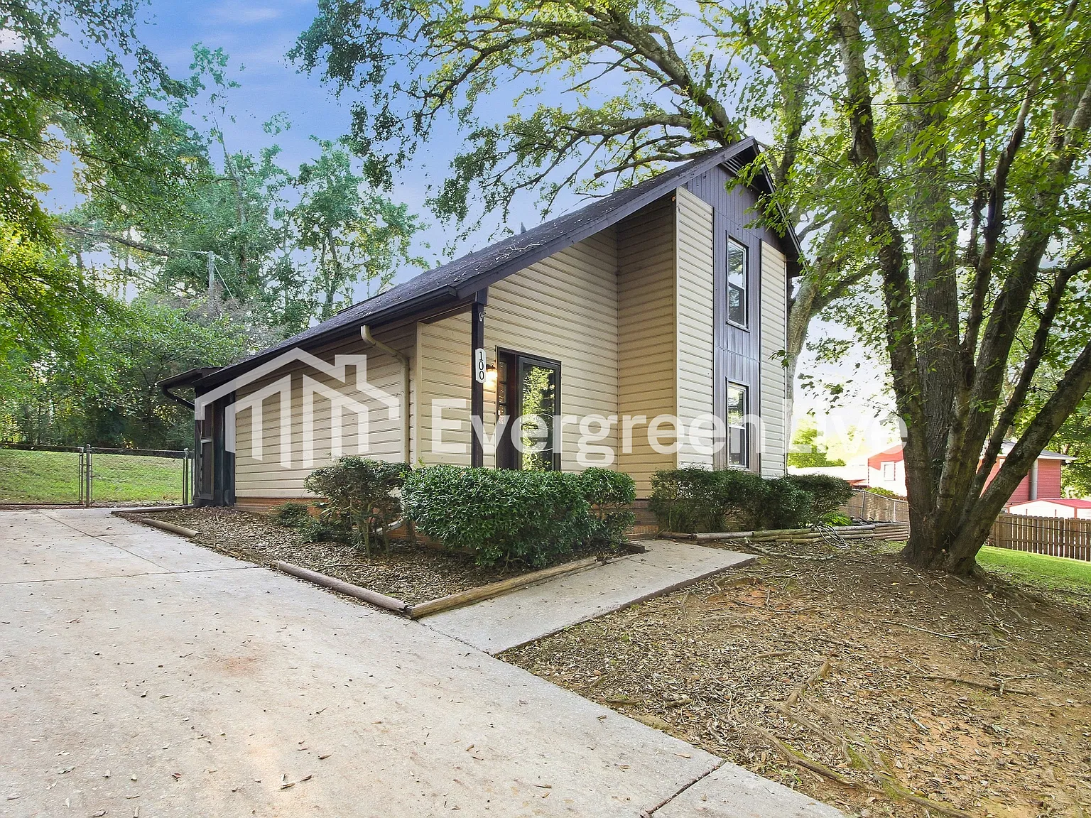 3 bed, 2.0 bath, 1176 sqft, $1,495 — Photo 2