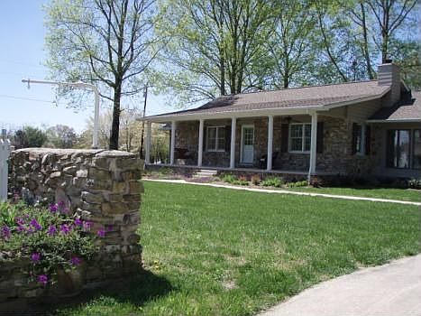 1st image of 178 Lakeshore Dr