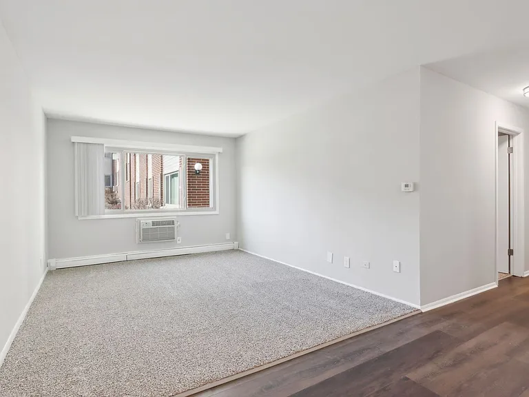Mayfair Apartments — Photo 30