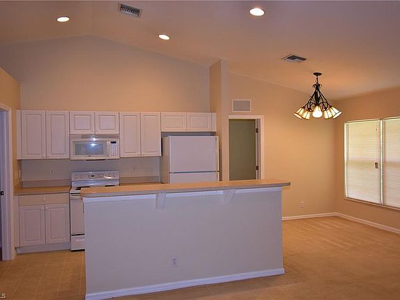 3rd image of 320 Kerrsdale Cir