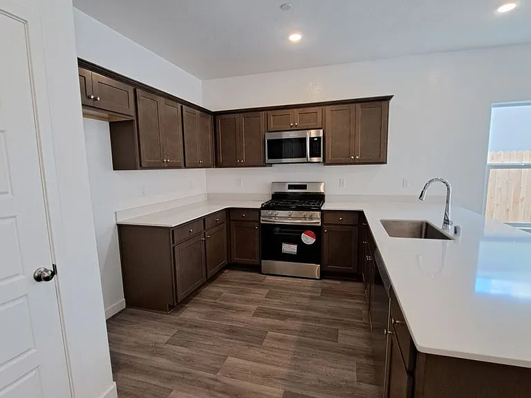 7046 W Willis Ave — Photo 5