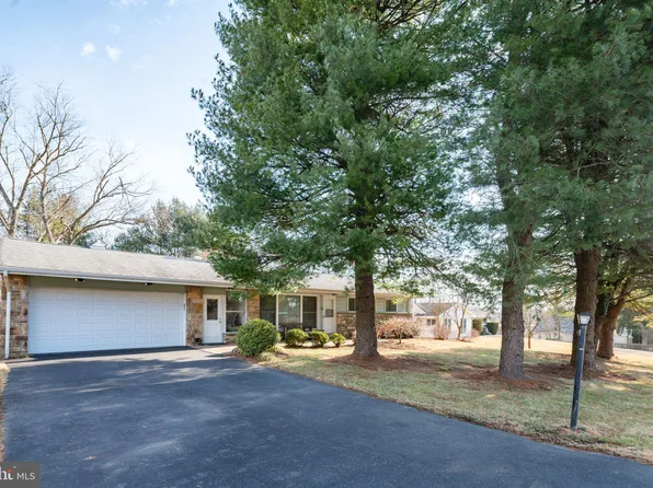 78 War Admiral Ln, Media, PA 19063