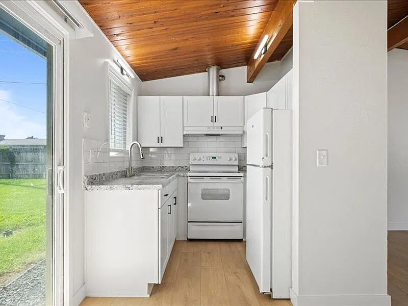 3 bed, 1.0 bath, 942 sqft, $1,700 — Photo 4