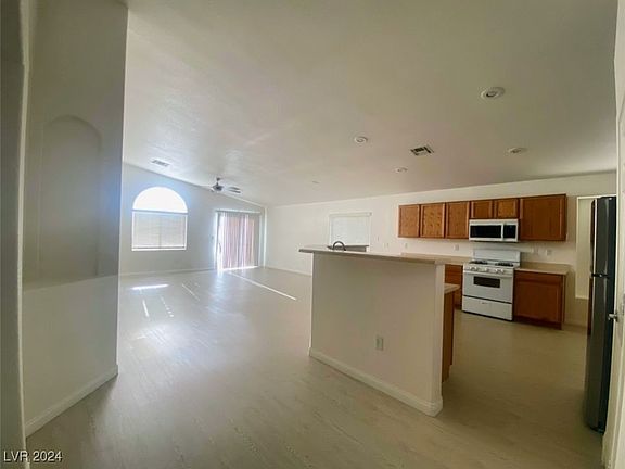 2nd image of 5541 Colorado Breeze Way