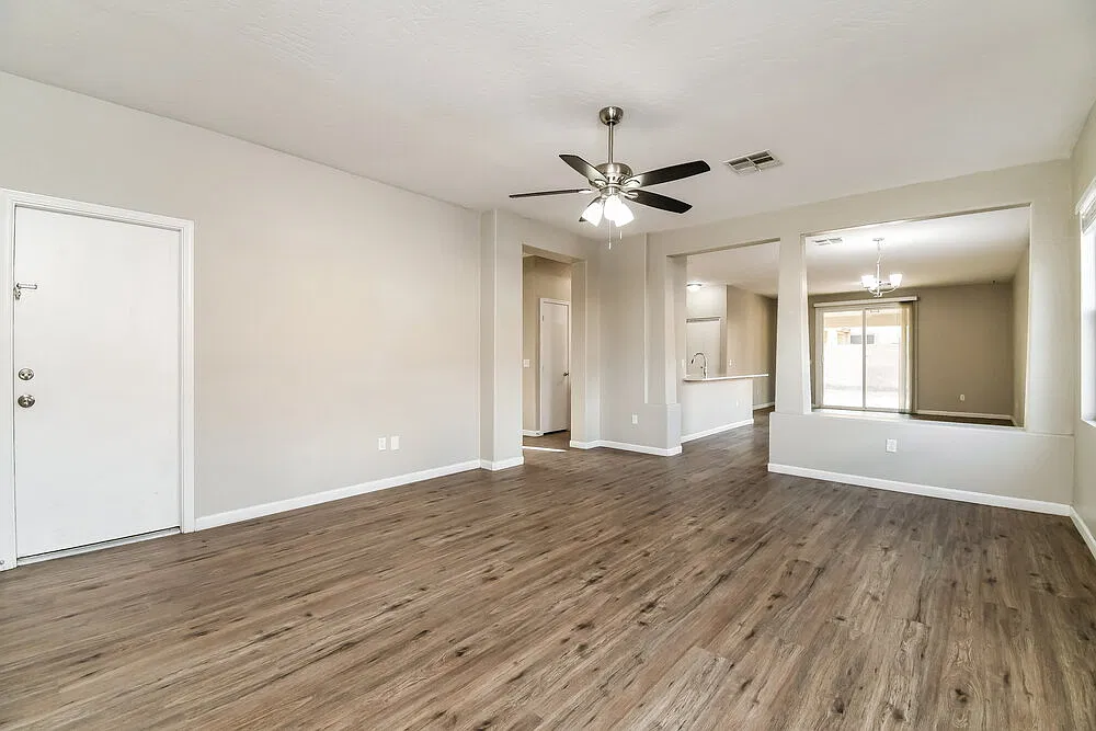3 bed, 2.0 bath, 1692 sqft, $2,340 — Photo 3