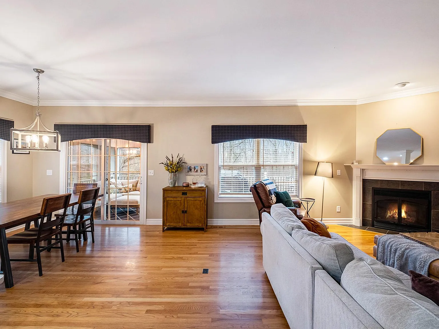 4 bed, 3.5 bath, 2381 sqft, $3,950 — Photo 4