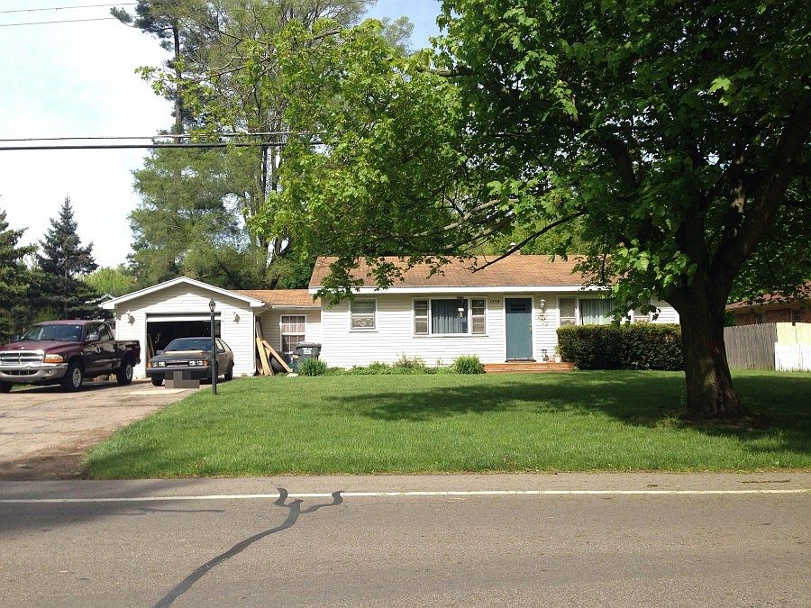 1718 Fairplain Ave, Benton Harbor, MI 49022 Zillow
