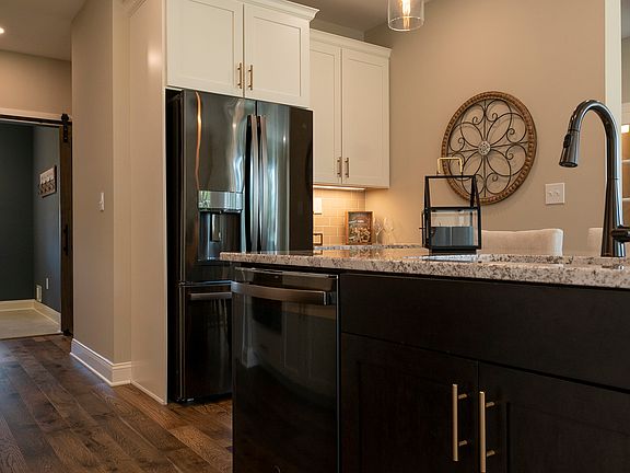 Vynecrest Traditional Kitchen