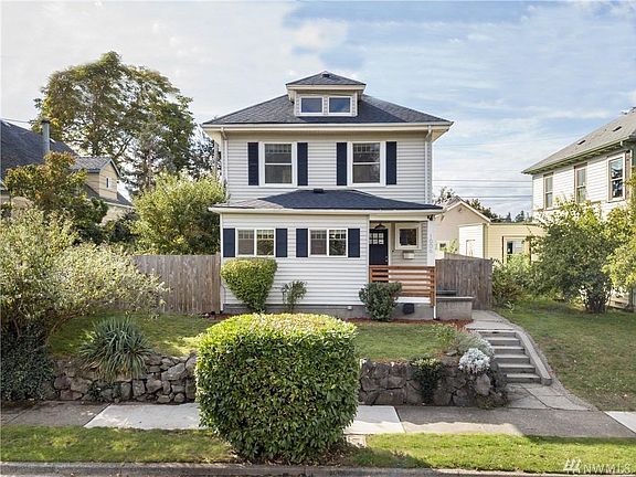 Charming four-square in the desirable 6th ave neighborhood!
