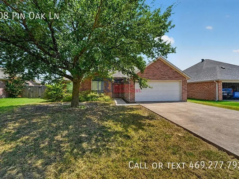 308 Pin Oak Ln — Photo 1