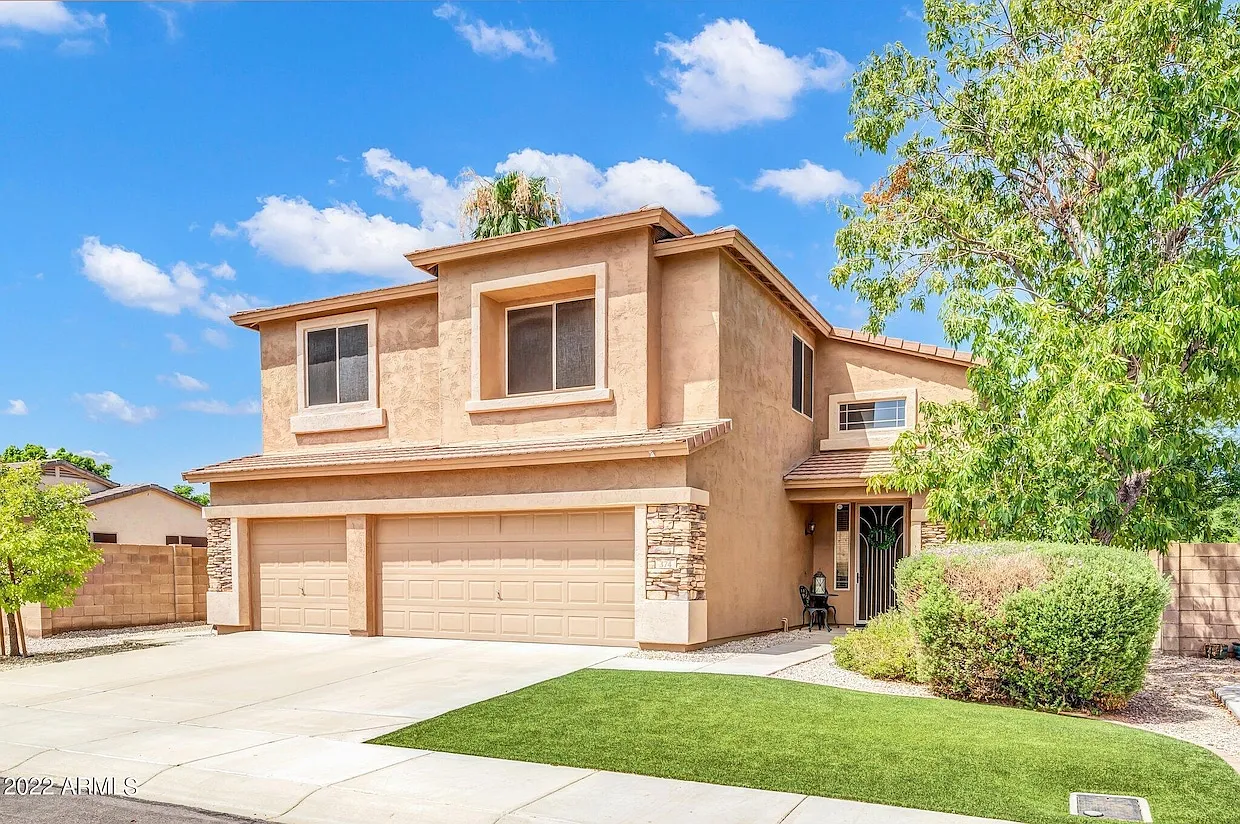 4 bed, 2.5 bath, 2200 sqft, $2,999 — Photo 1