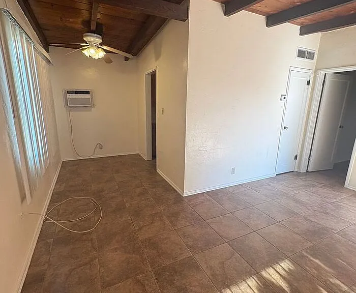 3414 E Lee St — Photo 4