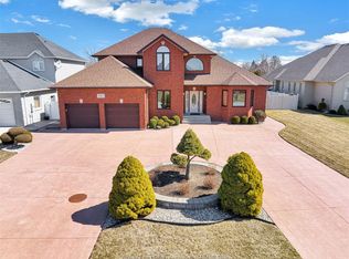 1912 Corbi Ln, Tecumseh, ON N8N 5C8