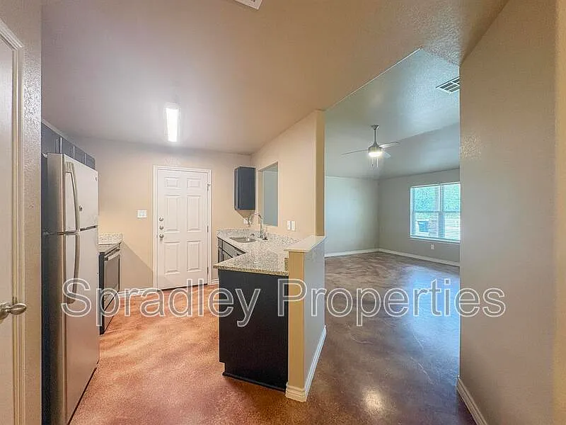 3 bed, 2.0 bath, 1202 sqft, $1,345 — Photo 3