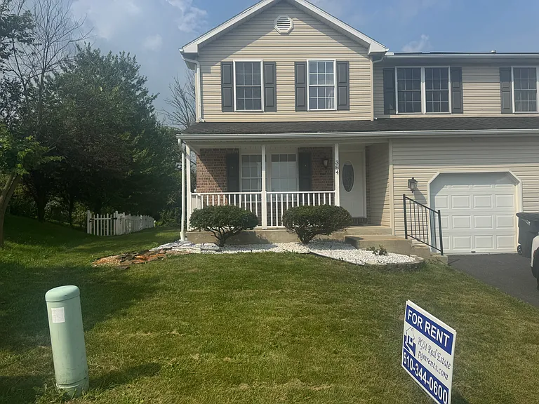 384 Oneida Dr — Photo 2
