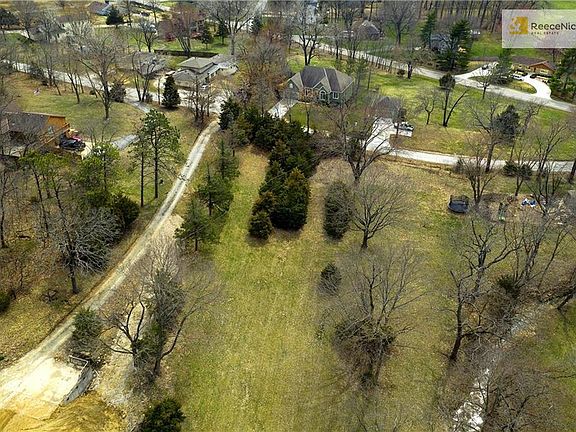 Long beautiful driveway leading up to the property.