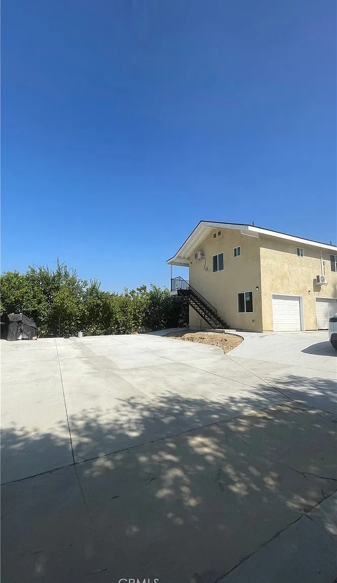 3 bed, 3.0 bath, 1200 sqft, $3,400 — Photo 2