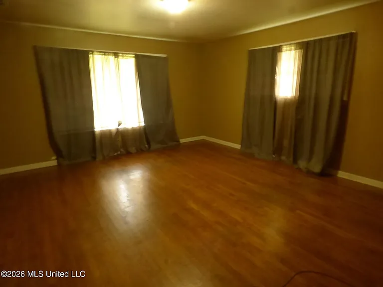 265 W Pine St — Photo 5