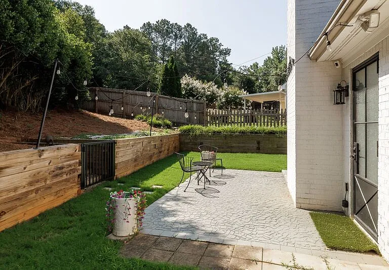 112 Lucy Ln — Photo 24