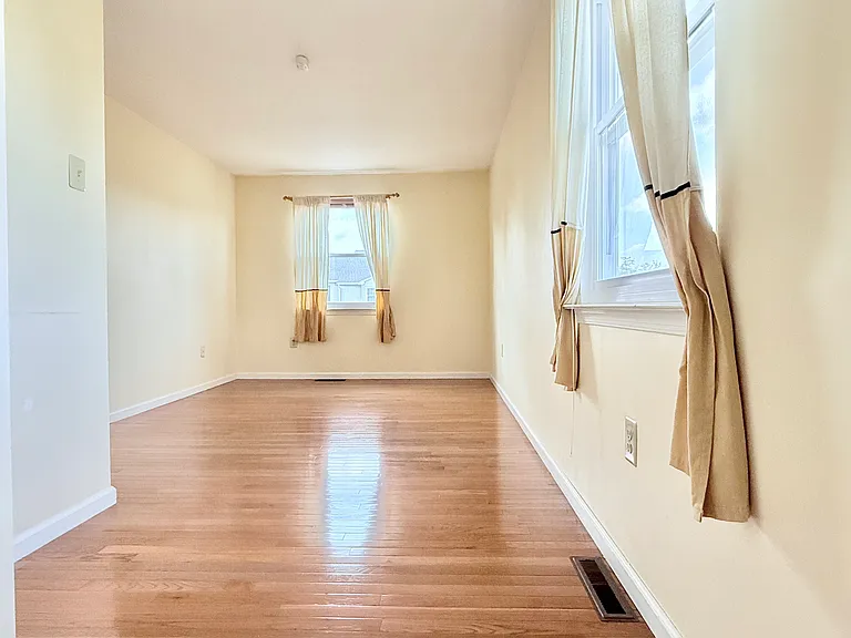 101 Jonathan Dr — Photo 18