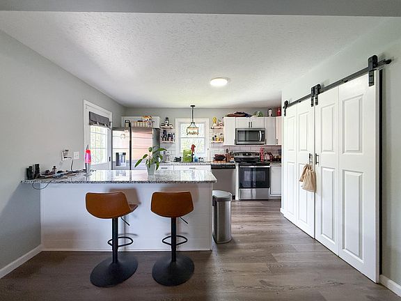 3rd image of 75 Idlewood Blvd