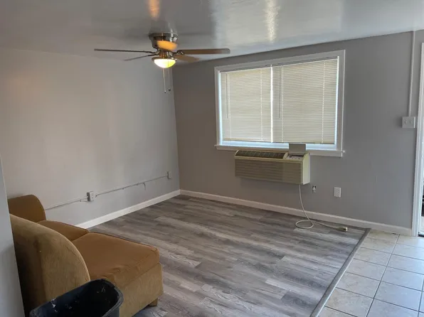 229 Moon Clinton Rd APT 7, Coraopolis, PA 15108