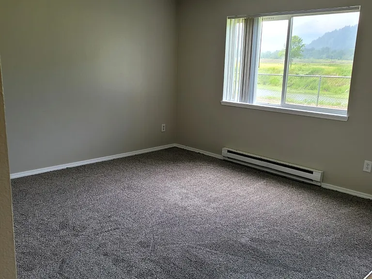 Hidden Creek Apartments — Photo 16