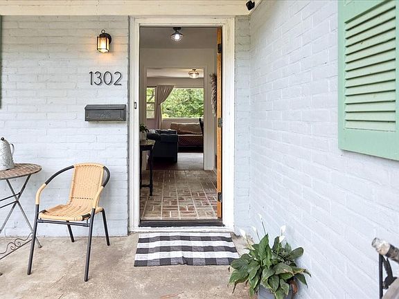 4th image of 1302 Shadybrook Ln