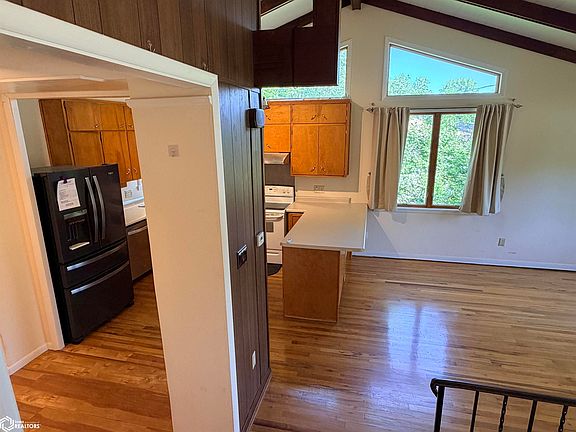 5th image of 1006 Sunny Ln