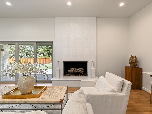 5th image of 7431 Larchview Dr